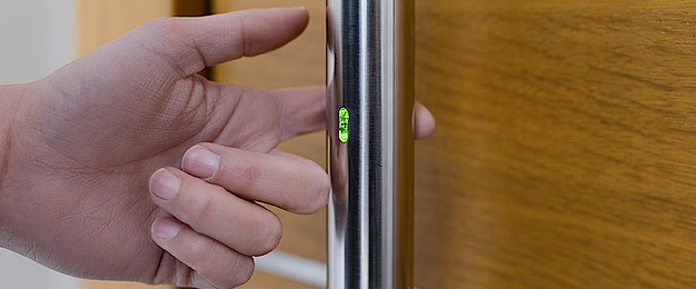 Zutritts­kontrolle bei Knobloch & Heil GmbH & Co. KG in Neuhof