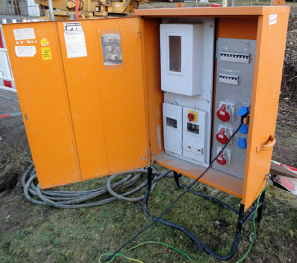 Baustromkasten bei Knobloch & Heil GmbH & Co. KG in Neuhof